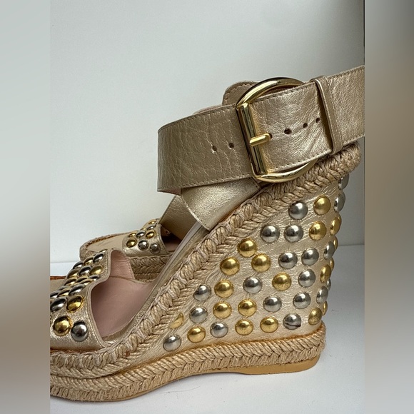 Stuart Weitzman‎ Gold Metallic Studded Espadrille Wedge Sandals 7M - Picture 7 of 15
